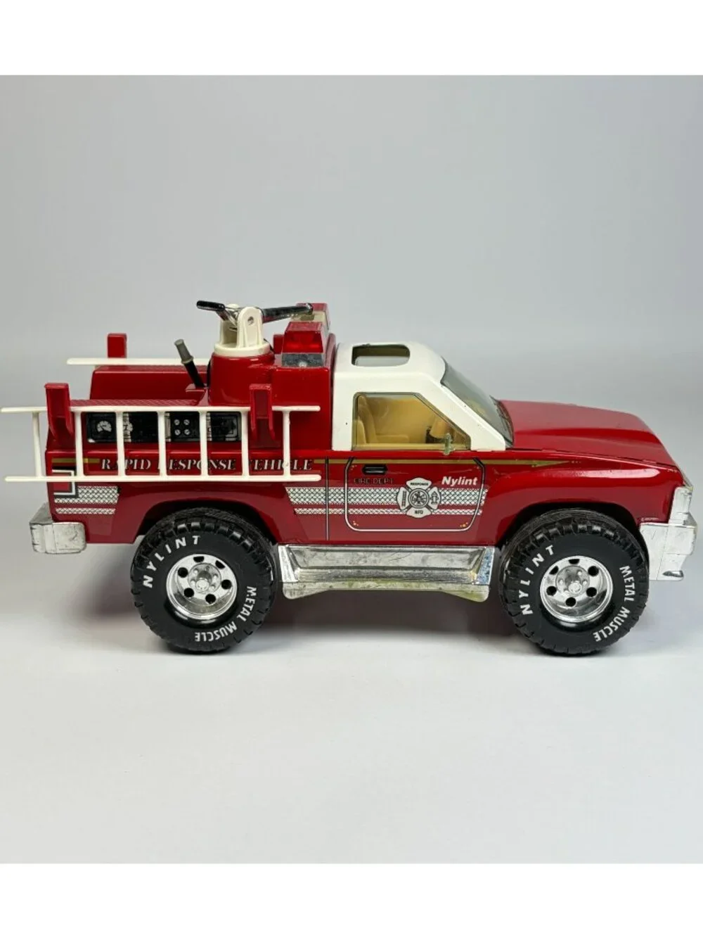 Vintage Nylint Rapid Response Vehicle Suburban Pumper Fire Truck Toy Steel